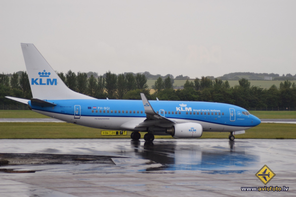 Boeing 737-7K2